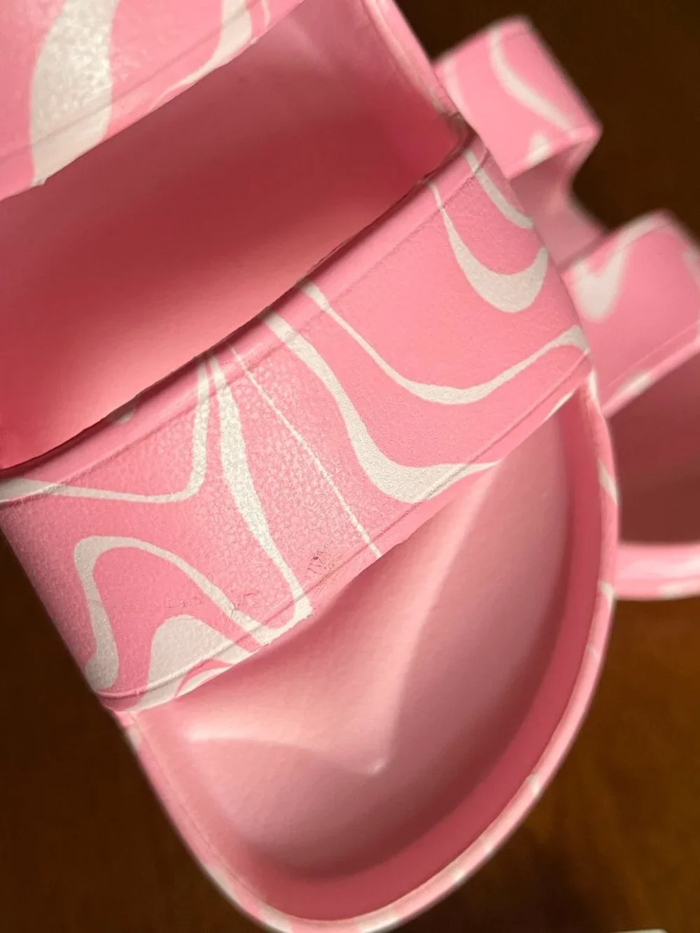 Old Navy pink slide sandals 1/2